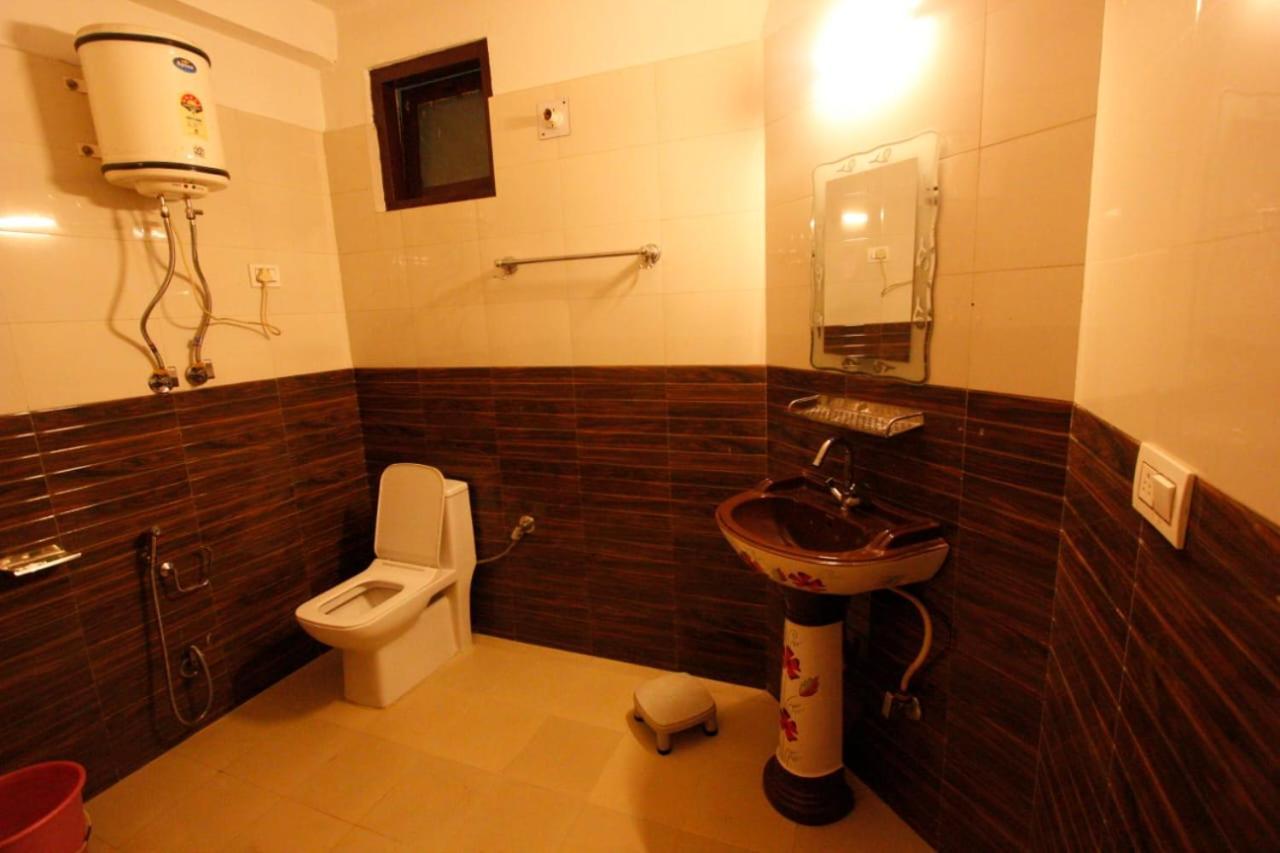Tirthan Crest Homestay Banjār Zewnętrze zdjęcie