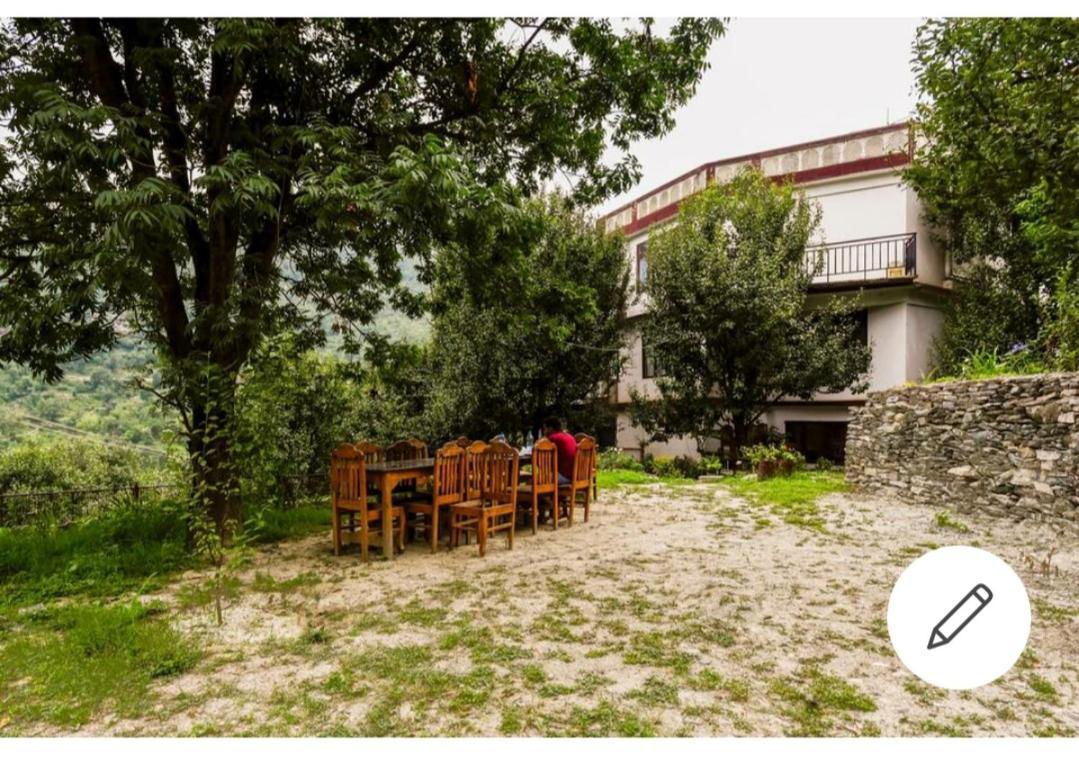 Tirthan Crest Homestay Banjār Zewnętrze zdjęcie