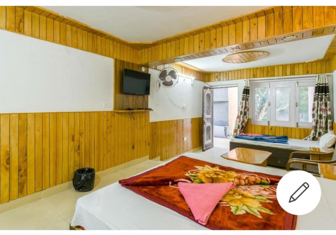 Tirthan Crest Homestay Banjār Pokój zdjęcie