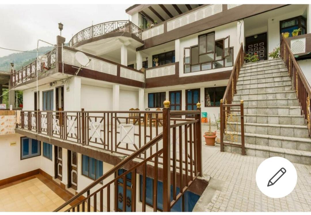 Tirthan Crest Homestay Banjār Zewnętrze zdjęcie