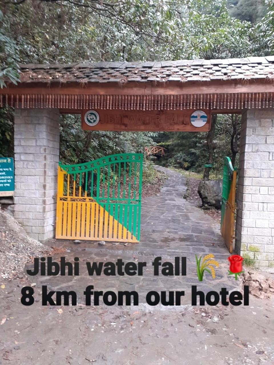 Tirthan Crest Homestay Banjār Zewnętrze zdjęcie